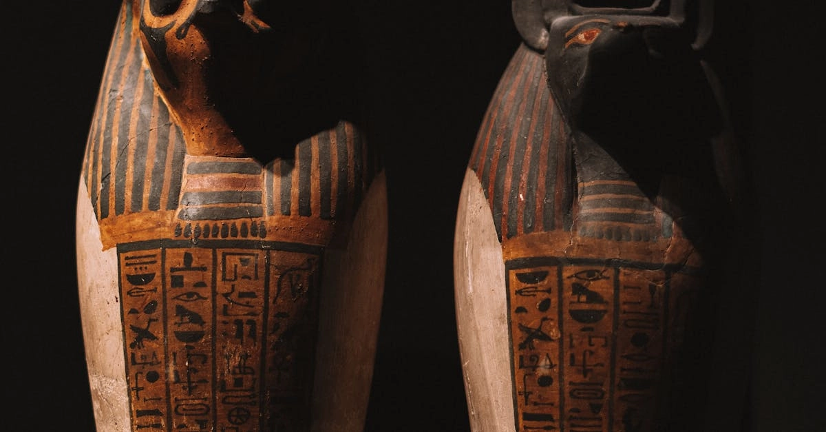 Древние игральные кости и артефакты азартных игр различных эпох