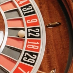 Историческое колесо рулетки в классическом казино